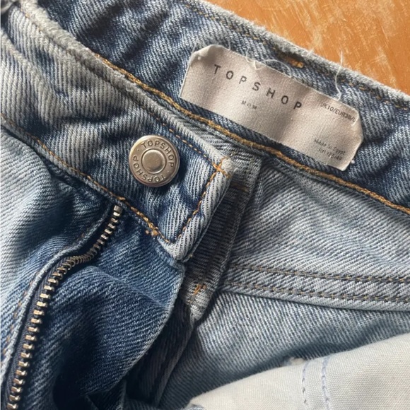 TOPSHOP Women’s Ripped Jean Shorts - Picture 4 of 5